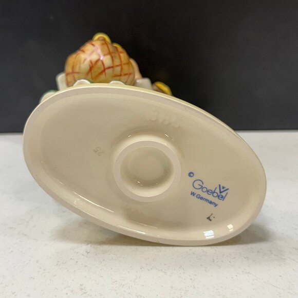 Charming Chicken-Licken Hummel Figurine with Basket and Fence. GH116 - Picture 6 of 6